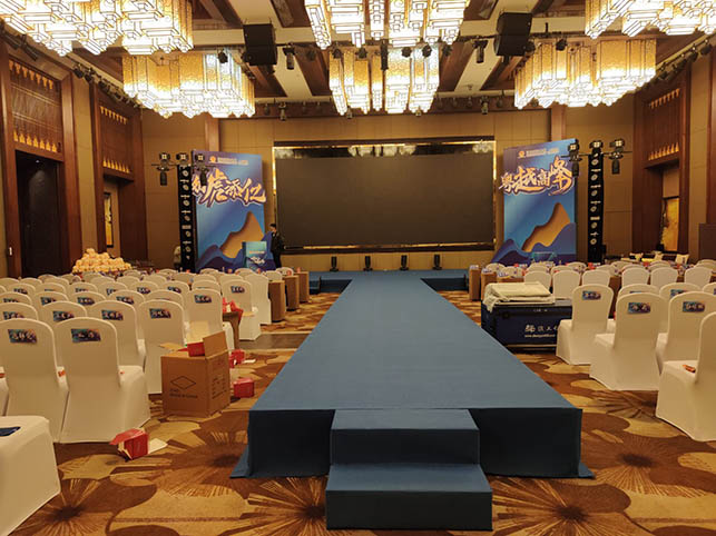 廣州舞臺搭建出租T臺地毯安裝多種色彩（